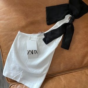 One shoulder/bow top